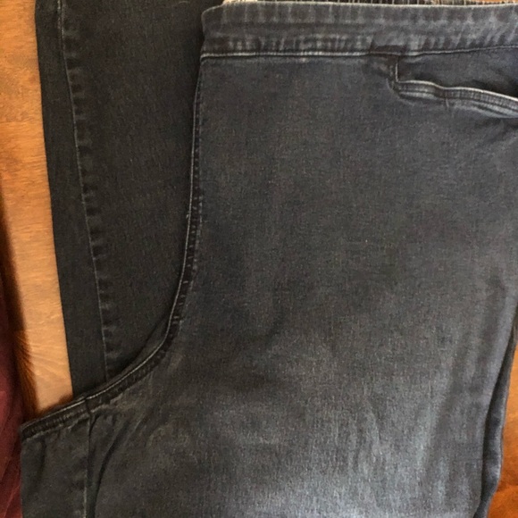 Your new favorite jeans size 3X - Picture 2 of 4